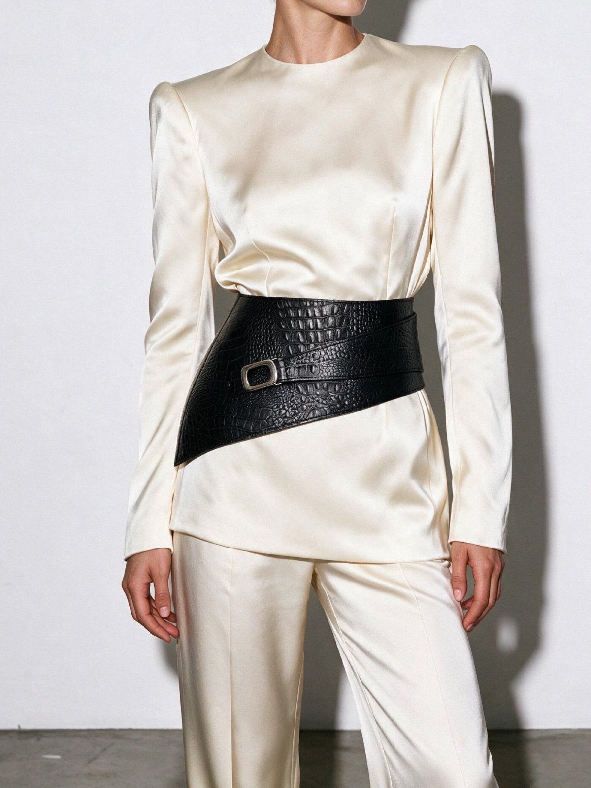 Basque EVORA Black Crocodile-Embossed Leather