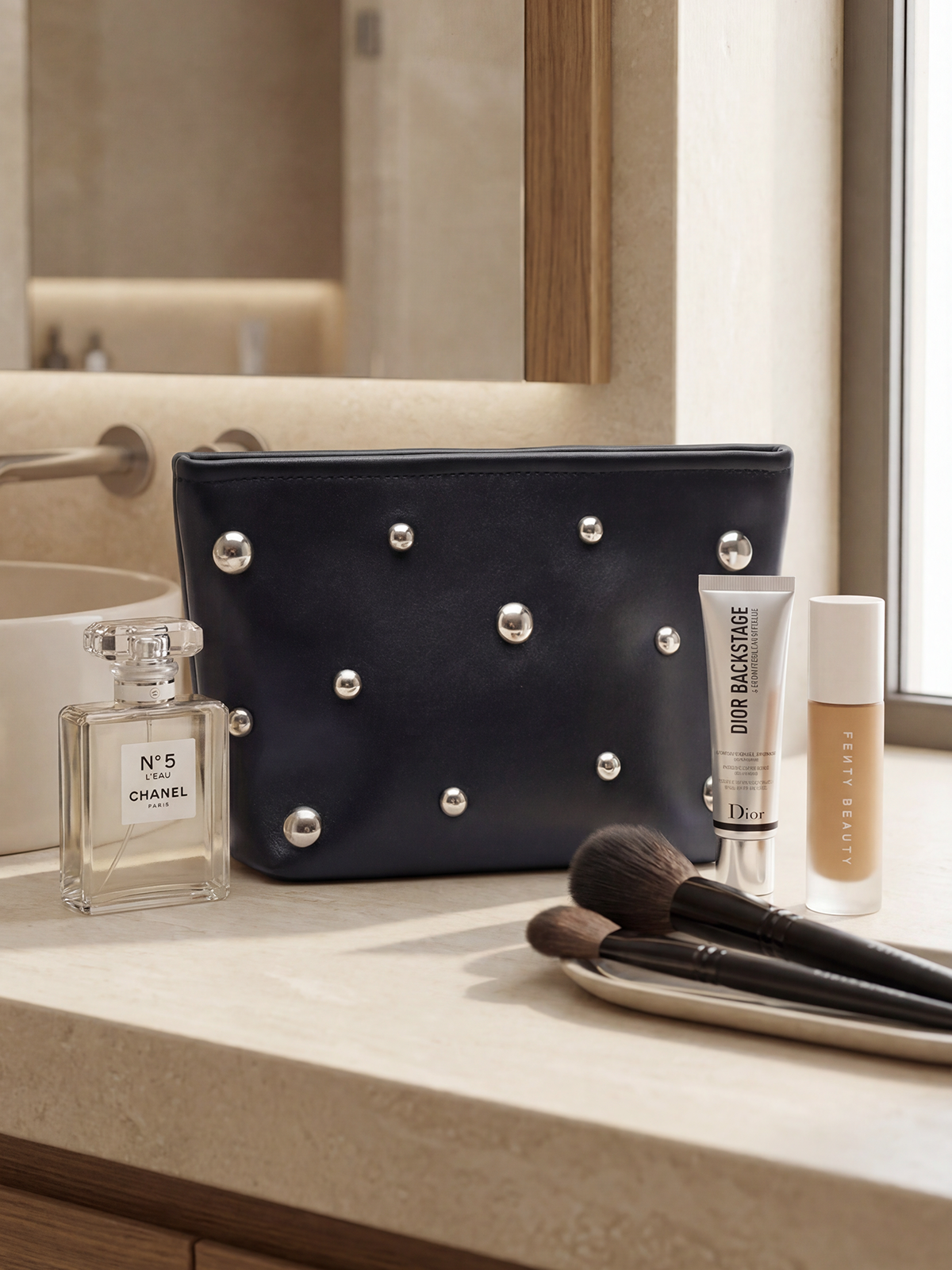 Makeup Bag with half-sphere Studs Black, L